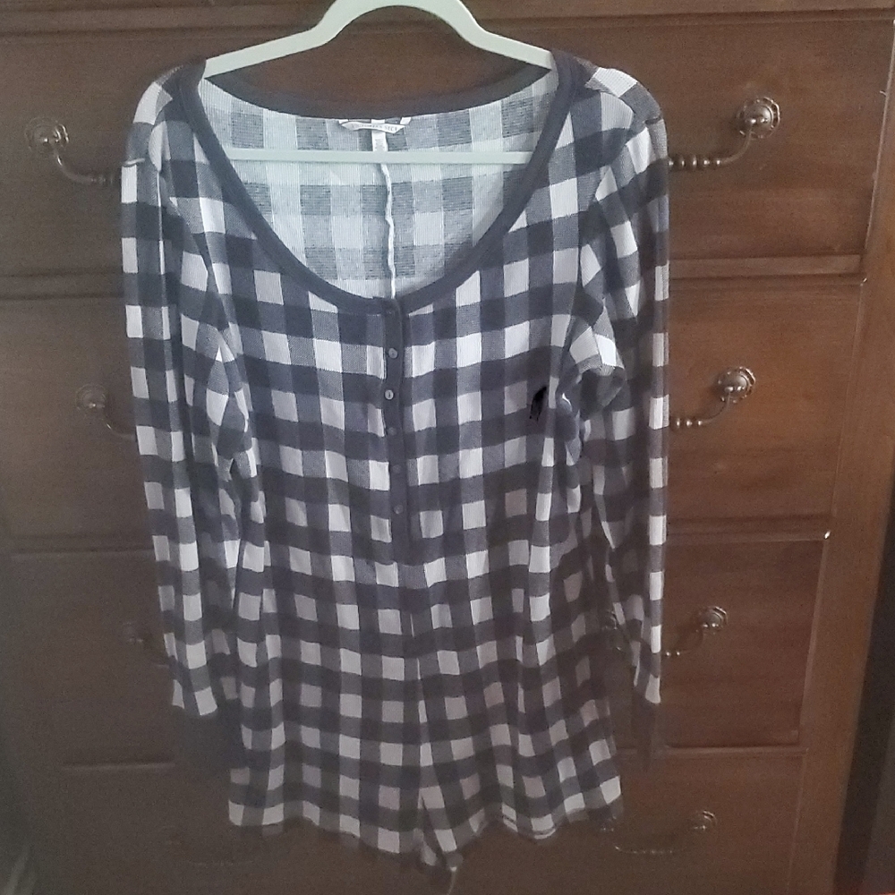 Victoria's Secret Black and White Checkered Long Sleeve Top Pijama